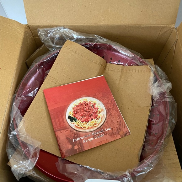 KIRBY & ALLEN 6 Qt. Pasta Maker + Bonus 2 Qt. Pasta Maker Red - Picture 5 of 6